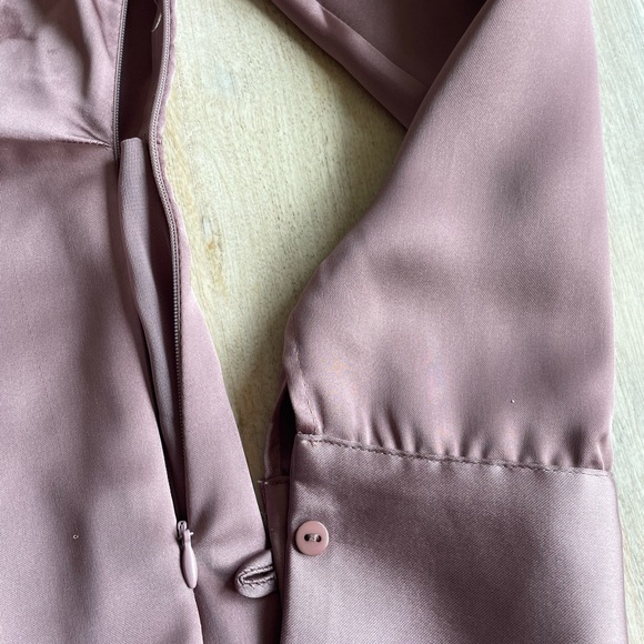 Elegant Mauve Satin Dress - Picture 4 of 5